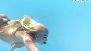 Lisi Kitty seduces producer underwater - porn video